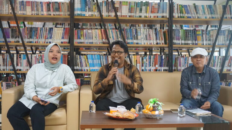 Bedah Novel dan Film Yuni di Perpustakaan Untirta